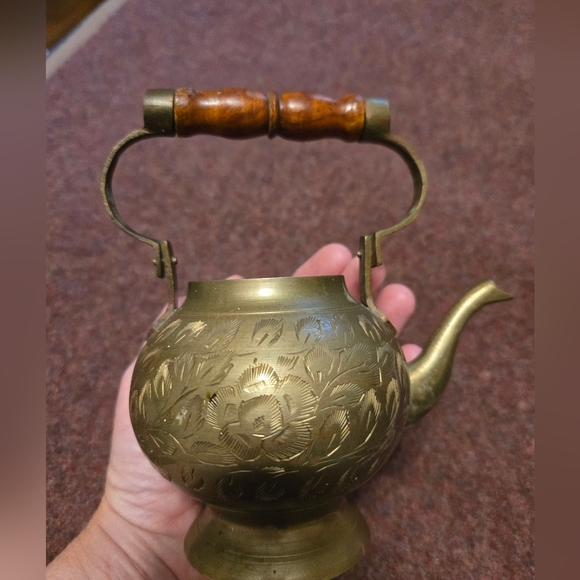 Etched Small Brass Vintage Kettle - Picture 8 of 8